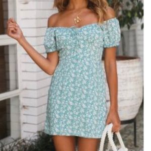 Hello Molly Green off the shoulder dress NWT